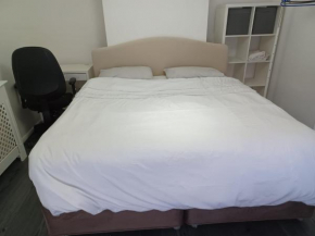 Byron View House R6